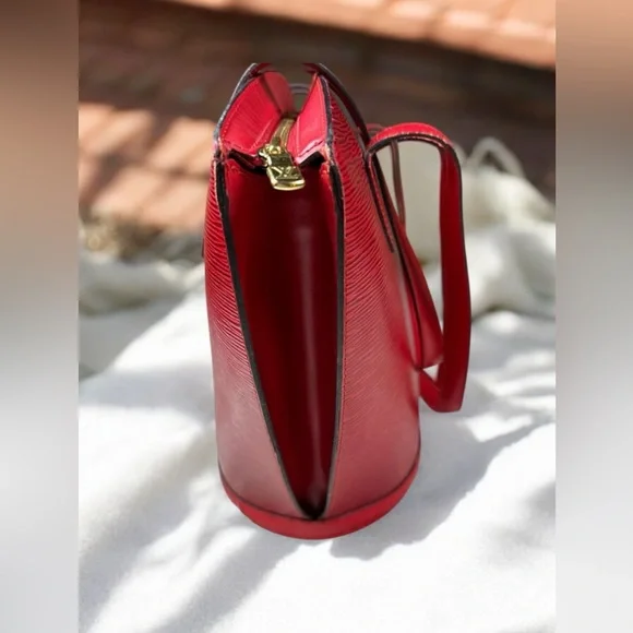 Authentic Louis Vuitton Leather Epi Saint
Jacques GM LargeSatchel EUCw/ dust bag - Picture 3 of 11